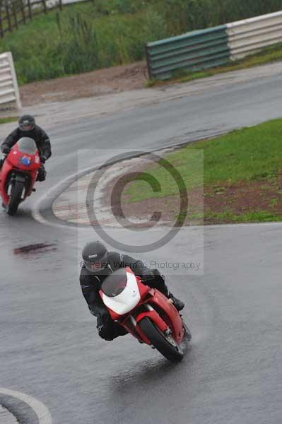 Mallory park Leicestershire;Mallory park photographs;Motorcycle action photographs;event digital images;eventdigitalimages;mallory park;no limits trackday;peter wileman photography;trackday;trackday digital images;trackday photos