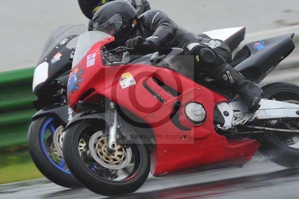 Mallory park Leicestershire;Mallory park photographs;Motorcycle action photographs;event digital images;eventdigitalimages;mallory park;no limits trackday;peter wileman photography;trackday;trackday digital images;trackday photos