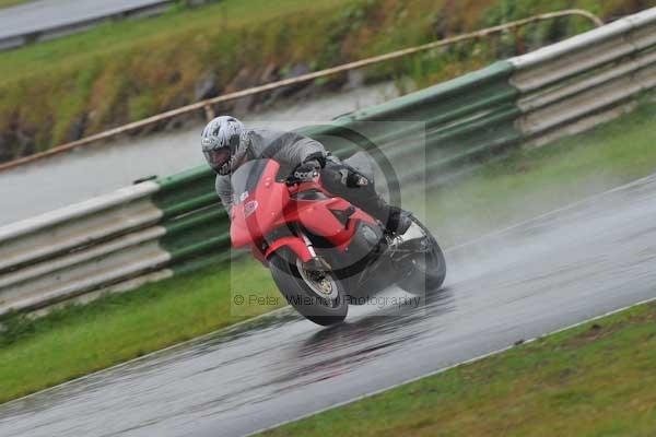 Mallory park Leicestershire;Mallory park photographs;Motorcycle action photographs;event digital images;eventdigitalimages;mallory park;no limits trackday;peter wileman photography;trackday;trackday digital images;trackday photos
