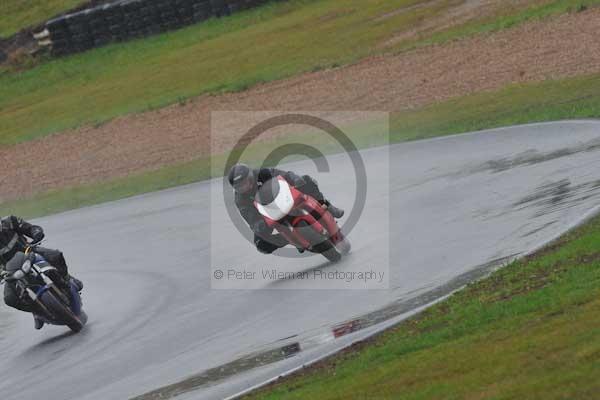 Mallory park Leicestershire;Mallory park photographs;Motorcycle action photographs;event digital images;eventdigitalimages;mallory park;no limits trackday;peter wileman photography;trackday;trackday digital images;trackday photos