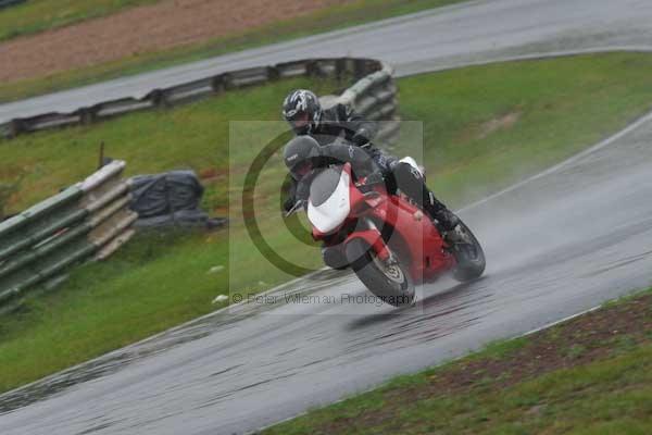 Mallory park Leicestershire;Mallory park photographs;Motorcycle action photographs;event digital images;eventdigitalimages;mallory park;no limits trackday;peter wileman photography;trackday;trackday digital images;trackday photos