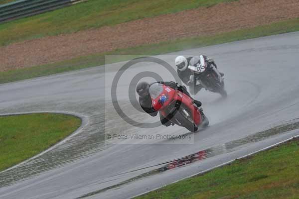 Mallory park Leicestershire;Mallory park photographs;Motorcycle action photographs;event digital images;eventdigitalimages;mallory park;no limits trackday;peter wileman photography;trackday;trackday digital images;trackday photos