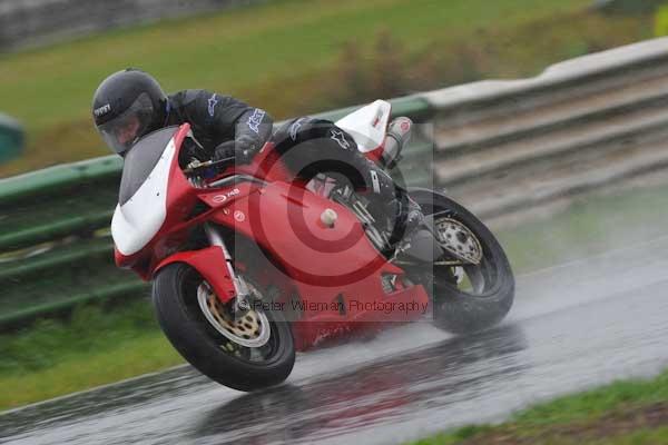 Mallory park Leicestershire;Mallory park photographs;Motorcycle action photographs;event digital images;eventdigitalimages;mallory park;no limits trackday;peter wileman photography;trackday;trackday digital images;trackday photos