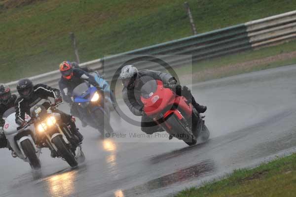 Mallory park Leicestershire;Mallory park photographs;Motorcycle action photographs;event digital images;eventdigitalimages;mallory park;no limits trackday;peter wileman photography;trackday;trackday digital images;trackday photos