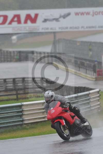Mallory park Leicestershire;Mallory park photographs;Motorcycle action photographs;event digital images;eventdigitalimages;mallory park;no limits trackday;peter wileman photography;trackday;trackday digital images;trackday photos