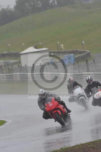 Mallory park Leicestershire;Mallory park photographs;Motorcycle action photographs;event digital images;eventdigitalimages;mallory park;no limits trackday;peter wileman photography;trackday;trackday digital images;trackday photos