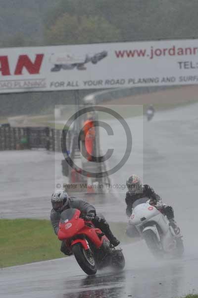Mallory park Leicestershire;Mallory park photographs;Motorcycle action photographs;event digital images;eventdigitalimages;mallory park;no limits trackday;peter wileman photography;trackday;trackday digital images;trackday photos