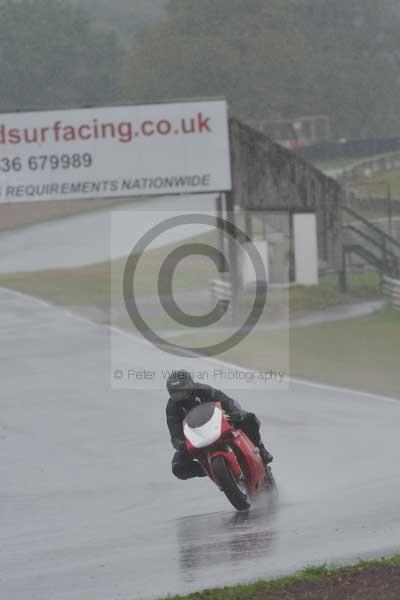 Mallory park Leicestershire;Mallory park photographs;Motorcycle action photographs;event digital images;eventdigitalimages;mallory park;no limits trackday;peter wileman photography;trackday;trackday digital images;trackday photos