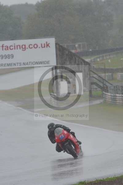 Mallory park Leicestershire;Mallory park photographs;Motorcycle action photographs;event digital images;eventdigitalimages;mallory park;no limits trackday;peter wileman photography;trackday;trackday digital images;trackday photos