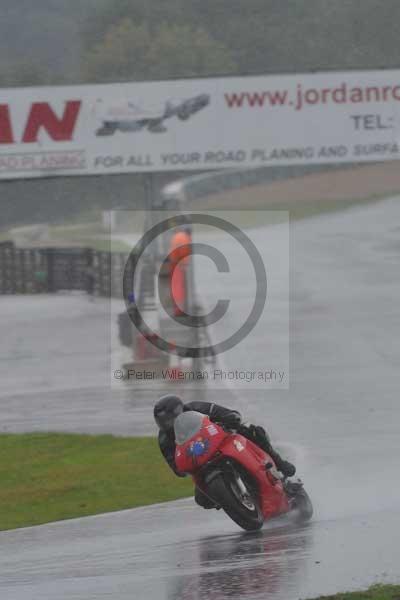 Mallory park Leicestershire;Mallory park photographs;Motorcycle action photographs;event digital images;eventdigitalimages;mallory park;no limits trackday;peter wileman photography;trackday;trackday digital images;trackday photos