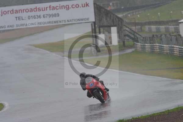 Mallory park Leicestershire;Mallory park photographs;Motorcycle action photographs;event digital images;eventdigitalimages;mallory park;no limits trackday;peter wileman photography;trackday;trackday digital images;trackday photos