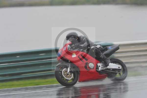Mallory park Leicestershire;Mallory park photographs;Motorcycle action photographs;event digital images;eventdigitalimages;mallory park;no limits trackday;peter wileman photography;trackday;trackday digital images;trackday photos