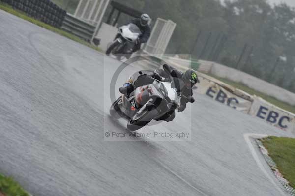 Mallory park Leicestershire;Mallory park photographs;Motorcycle action photographs;event digital images;eventdigitalimages;mallory park;no limits trackday;peter wileman photography;trackday;trackday digital images;trackday photos