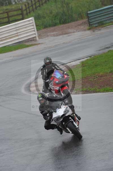 Mallory park Leicestershire;Mallory park photographs;Motorcycle action photographs;event digital images;eventdigitalimages;mallory park;no limits trackday;peter wileman photography;trackday;trackday digital images;trackday photos