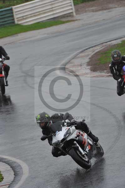 Mallory park Leicestershire;Mallory park photographs;Motorcycle action photographs;event digital images;eventdigitalimages;mallory park;no limits trackday;peter wileman photography;trackday;trackday digital images;trackday photos