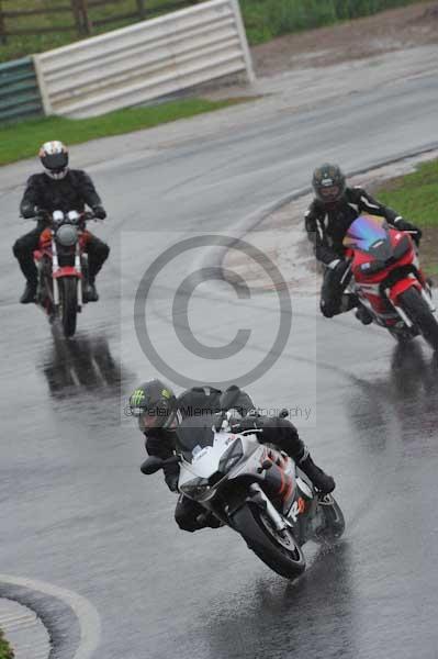 Mallory park Leicestershire;Mallory park photographs;Motorcycle action photographs;event digital images;eventdigitalimages;mallory park;no limits trackday;peter wileman photography;trackday;trackday digital images;trackday photos