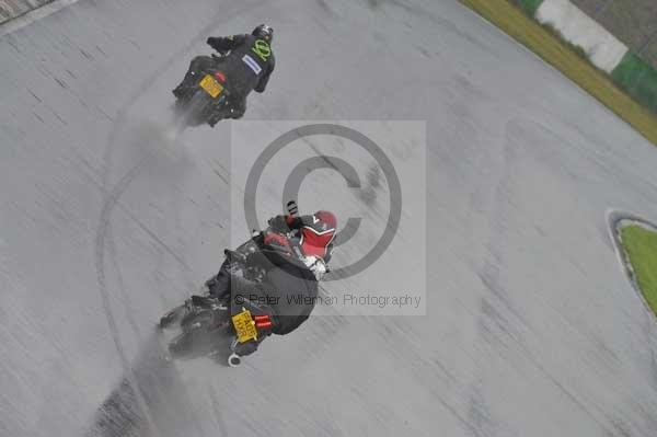 Mallory park Leicestershire;Mallory park photographs;Motorcycle action photographs;event digital images;eventdigitalimages;mallory park;no limits trackday;peter wileman photography;trackday;trackday digital images;trackday photos