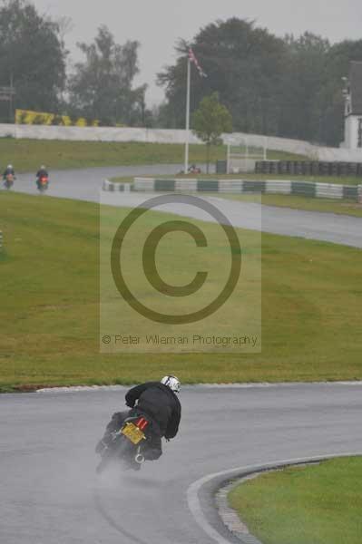 Mallory park Leicestershire;Mallory park photographs;Motorcycle action photographs;event digital images;eventdigitalimages;mallory park;no limits trackday;peter wileman photography;trackday;trackday digital images;trackday photos