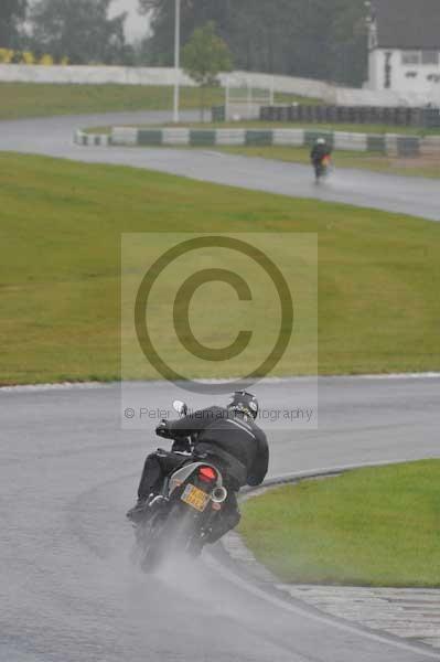 Mallory park Leicestershire;Mallory park photographs;Motorcycle action photographs;event digital images;eventdigitalimages;mallory park;no limits trackday;peter wileman photography;trackday;trackday digital images;trackday photos