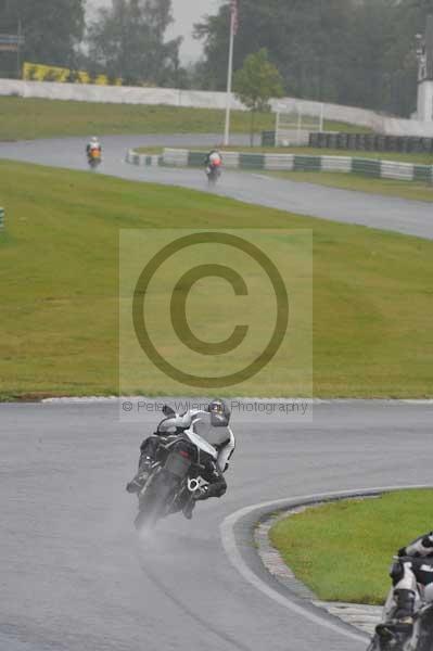 Mallory park Leicestershire;Mallory park photographs;Motorcycle action photographs;event digital images;eventdigitalimages;mallory park;no limits trackday;peter wileman photography;trackday;trackday digital images;trackday photos