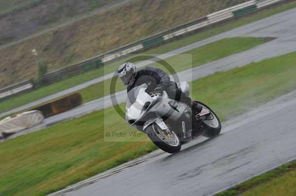 Mallory park Leicestershire;Mallory park photographs;Motorcycle action photographs;event digital images;eventdigitalimages;mallory park;no limits trackday;peter wileman photography;trackday;trackday digital images;trackday photos