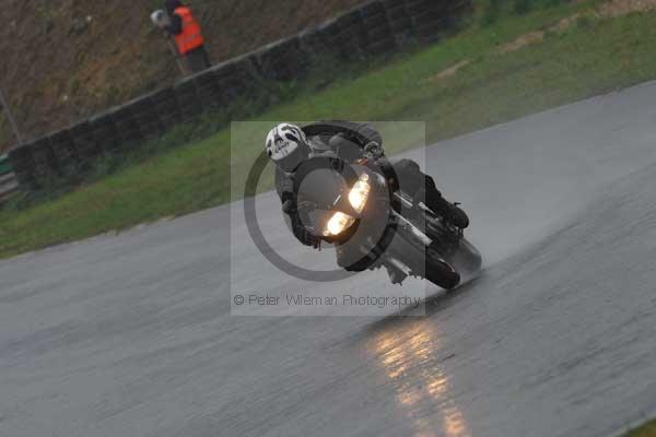 Mallory park Leicestershire;Mallory park photographs;Motorcycle action photographs;event digital images;eventdigitalimages;mallory park;no limits trackday;peter wileman photography;trackday;trackday digital images;trackday photos