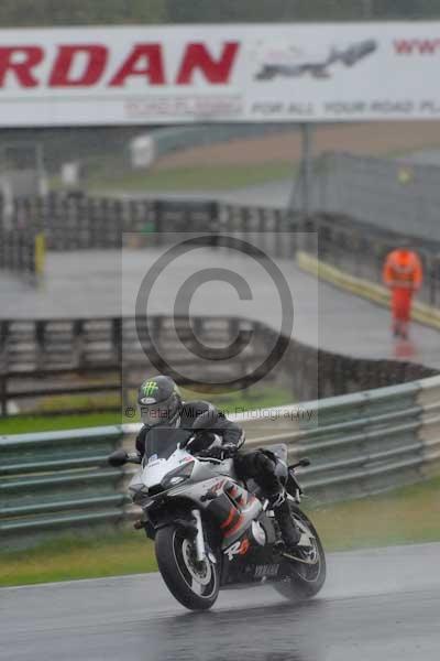 Mallory park Leicestershire;Mallory park photographs;Motorcycle action photographs;event digital images;eventdigitalimages;mallory park;no limits trackday;peter wileman photography;trackday;trackday digital images;trackday photos
