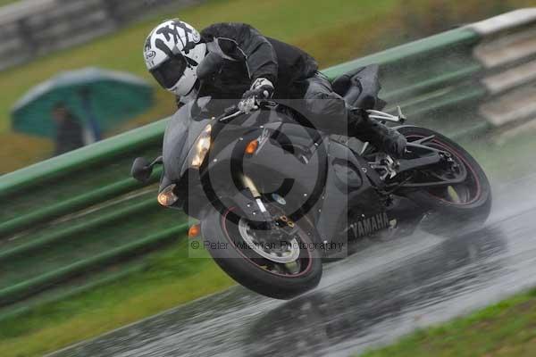 Mallory park Leicestershire;Mallory park photographs;Motorcycle action photographs;event digital images;eventdigitalimages;mallory park;no limits trackday;peter wileman photography;trackday;trackday digital images;trackday photos