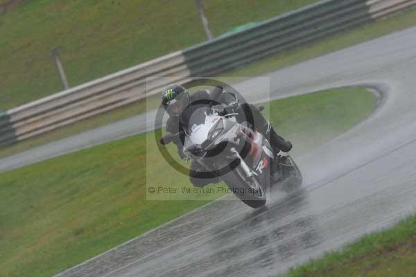 Mallory park Leicestershire;Mallory park photographs;Motorcycle action photographs;event digital images;eventdigitalimages;mallory park;no limits trackday;peter wileman photography;trackday;trackday digital images;trackday photos