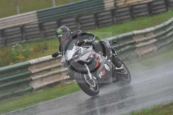 Mallory park Leicestershire;Mallory park photographs;Motorcycle action photographs;event digital images;eventdigitalimages;mallory park;no limits trackday;peter wileman photography;trackday;trackday digital images;trackday photos