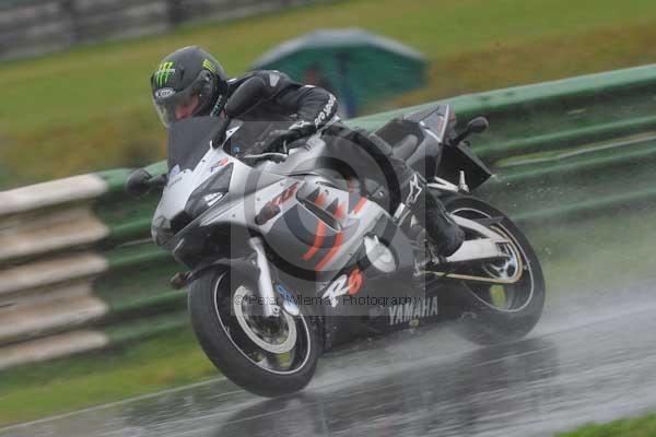 Mallory park Leicestershire;Mallory park photographs;Motorcycle action photographs;event digital images;eventdigitalimages;mallory park;no limits trackday;peter wileman photography;trackday;trackday digital images;trackday photos