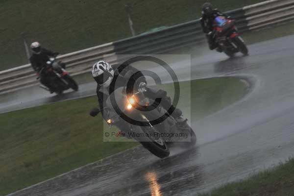 Mallory park Leicestershire;Mallory park photographs;Motorcycle action photographs;event digital images;eventdigitalimages;mallory park;no limits trackday;peter wileman photography;trackday;trackday digital images;trackday photos