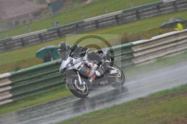 Mallory park Leicestershire;Mallory park photographs;Motorcycle action photographs;event digital images;eventdigitalimages;mallory park;no limits trackday;peter wileman photography;trackday;trackday digital images;trackday photos