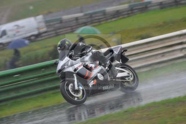 Mallory park Leicestershire;Mallory park photographs;Motorcycle action photographs;event digital images;eventdigitalimages;mallory park;no limits trackday;peter wileman photography;trackday;trackday digital images;trackday photos