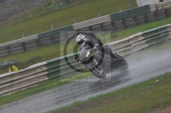 Mallory park Leicestershire;Mallory park photographs;Motorcycle action photographs;event digital images;eventdigitalimages;mallory park;no limits trackday;peter wileman photography;trackday;trackday digital images;trackday photos