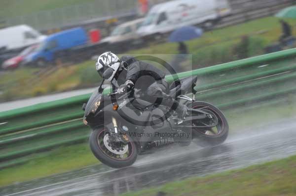 Mallory park Leicestershire;Mallory park photographs;Motorcycle action photographs;event digital images;eventdigitalimages;mallory park;no limits trackday;peter wileman photography;trackday;trackday digital images;trackday photos