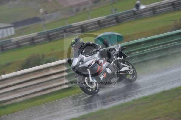 Mallory park Leicestershire;Mallory park photographs;Motorcycle action photographs;event digital images;eventdigitalimages;mallory park;no limits trackday;peter wileman photography;trackday;trackday digital images;trackday photos