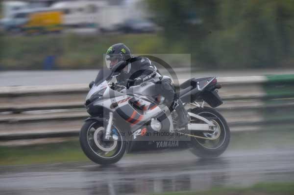 Mallory park Leicestershire;Mallory park photographs;Motorcycle action photographs;event digital images;eventdigitalimages;mallory park;no limits trackday;peter wileman photography;trackday;trackday digital images;trackday photos