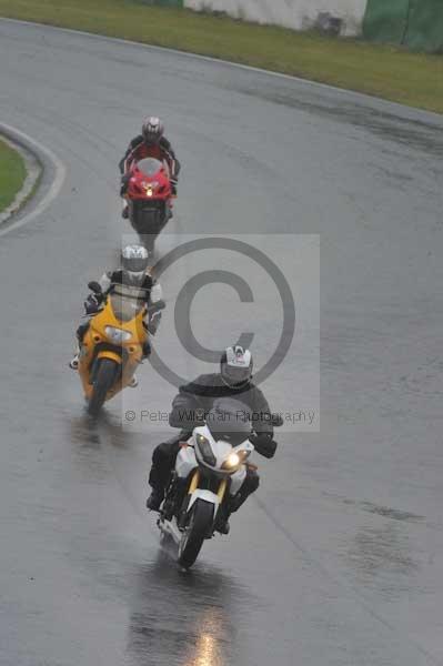 Mallory park Leicestershire;Mallory park photographs;Motorcycle action photographs;event digital images;eventdigitalimages;mallory park;no limits trackday;peter wileman photography;trackday;trackday digital images;trackday photos