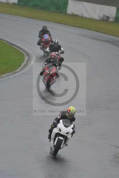 Mallory park Leicestershire;Mallory park photographs;Motorcycle action photographs;event digital images;eventdigitalimages;mallory park;no limits trackday;peter wileman photography;trackday;trackday digital images;trackday photos