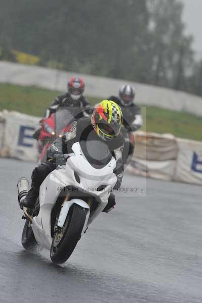 Mallory park Leicestershire;Mallory park photographs;Motorcycle action photographs;event digital images;eventdigitalimages;mallory park;no limits trackday;peter wileman photography;trackday;trackday digital images;trackday photos