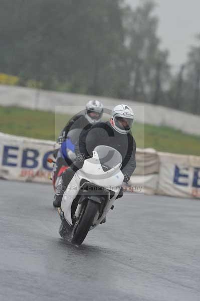 Mallory park Leicestershire;Mallory park photographs;Motorcycle action photographs;event digital images;eventdigitalimages;mallory park;no limits trackday;peter wileman photography;trackday;trackday digital images;trackday photos