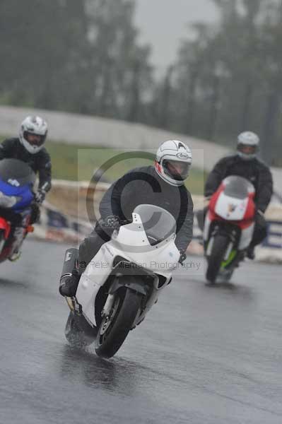 Mallory park Leicestershire;Mallory park photographs;Motorcycle action photographs;event digital images;eventdigitalimages;mallory park;no limits trackday;peter wileman photography;trackday;trackday digital images;trackday photos