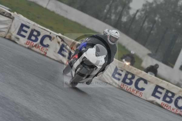 Mallory park Leicestershire;Mallory park photographs;Motorcycle action photographs;event digital images;eventdigitalimages;mallory park;no limits trackday;peter wileman photography;trackday;trackday digital images;trackday photos