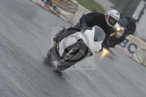 Mallory park Leicestershire;Mallory park photographs;Motorcycle action photographs;event digital images;eventdigitalimages;mallory park;no limits trackday;peter wileman photography;trackday;trackday digital images;trackday photos
