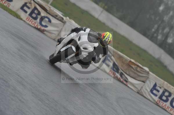 Mallory park Leicestershire;Mallory park photographs;Motorcycle action photographs;event digital images;eventdigitalimages;mallory park;no limits trackday;peter wileman photography;trackday;trackday digital images;trackday photos