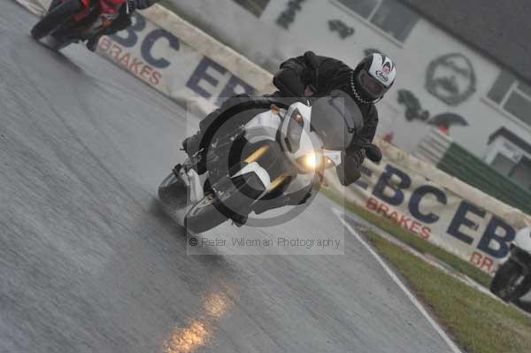 Mallory park Leicestershire;Mallory park photographs;Motorcycle action photographs;event digital images;eventdigitalimages;mallory park;no limits trackday;peter wileman photography;trackday;trackday digital images;trackday photos