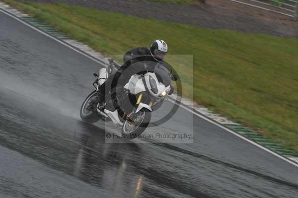 Mallory park Leicestershire;Mallory park photographs;Motorcycle action photographs;event digital images;eventdigitalimages;mallory park;no limits trackday;peter wileman photography;trackday;trackday digital images;trackday photos
