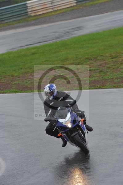 Mallory park Leicestershire;Mallory park photographs;Motorcycle action photographs;event digital images;eventdigitalimages;mallory park;no limits trackday;peter wileman photography;trackday;trackday digital images;trackday photos