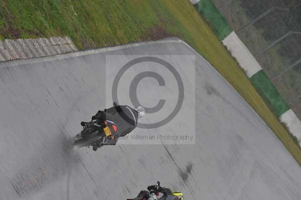 Mallory park Leicestershire;Mallory park photographs;Motorcycle action photographs;event digital images;eventdigitalimages;mallory park;no limits trackday;peter wileman photography;trackday;trackday digital images;trackday photos
